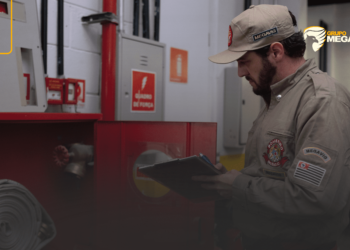 Bombeiros civis desempenham um papel fundamental na promoção da segurança e bem-estar em ambientes corporativos.