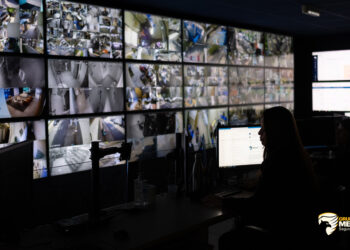 A tecnologia desempenha um papel fundamental na evolução da segurança eletrônica